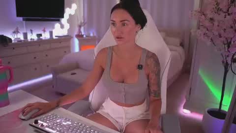 Snapshot of sashawest_official chatting on July 15, 10:59 pm sashawest_official online show from July 15, 10:59 pm