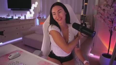 Snapshot of sashawest_official chatting on July 21, 10:56 pm sashawest_official online show from July 21, 10:56 pm