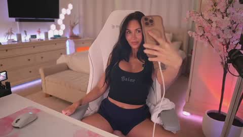 Snapshot of sashawest_official chatting on August 3, 10:35 pm sashawest_official online show from August 3, 10:35 pm