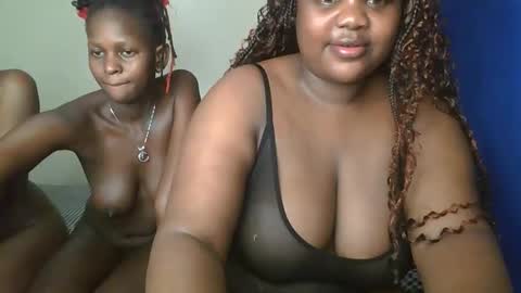 Snapshot of sassie_bee chatting on September 13, 11:04 pm sassie_bee online show from September 13, 11:04 pm