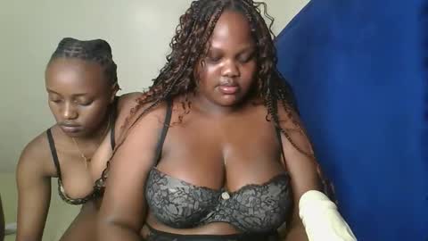 Snapshot of sassie_bee chatting on September 16, 6:09 pm sassie_bee online show from September 16, 6:09 pm