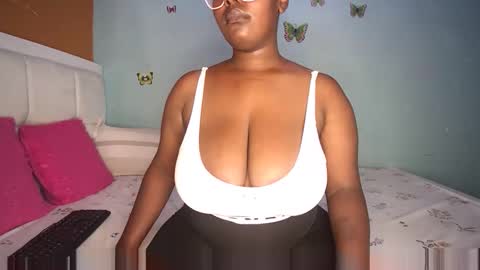 Snapshot of sassy100936 chatting on February 11, 9:47 am Spicyd online show from February 11, 9:47 am