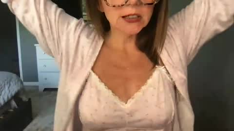 sassynsweetmilf online show from June 16, 1:47 pm