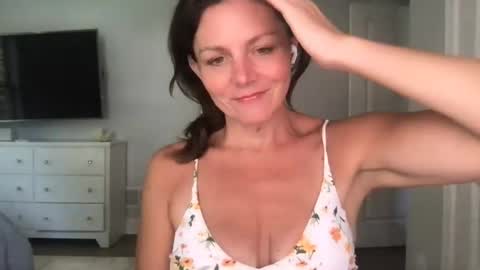 sassynsweetmilf online show from August 9, 9:53 pm