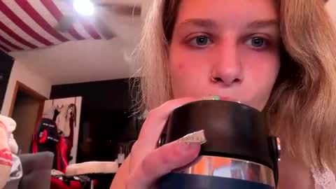 sassysquirtsmmm online show from May 3, 11:11 pm