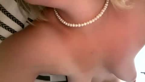 Snapshot of sassysquirtsmmm chatting on July 11, 4:59 am sassysquirtsmmm online show from July 11, 4:59 am