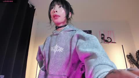    im expecting 300 thumbs up on my altar online show from April 2, 11:13 pm