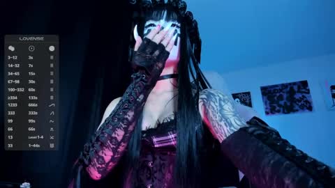 Snapshot of satanbabee_ chatting on June 6, 12:16 am im expecting 300 thumbs up on my altar online show from June 6, 12:16 am