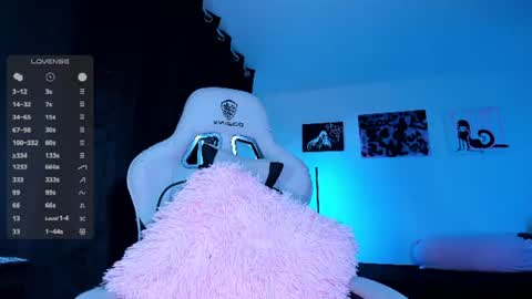 Snapshot of satanbabee_ chatting on June 11, 12:32 am im expecting 300 thumbs up on my altar online show from June 11, 12:32 am