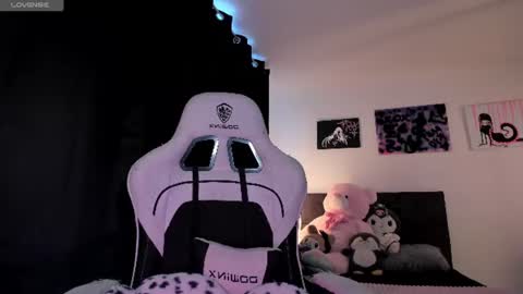 Snapshot of satanbabee_ chatting on June 22, 9:34 pm im expecting 300 thumbs up on my altar online show from June 22, 9:34 pm