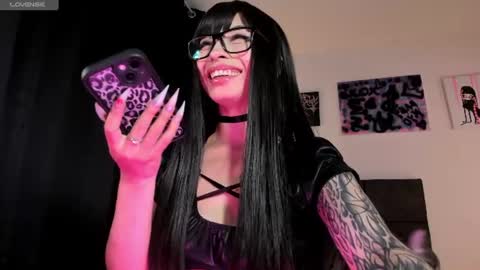 Snapshot of satanbabee_ chatting on June 23, 11:14 pm im expecting 300 thumbs up on my altar online show from June 23, 11:14 pm