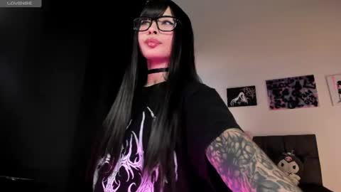 Snapshot of satanbabee_ chatting on June 24, 10:31 pm im expecting 300 thumbs up on my altar online show from June 24, 10:31 pm