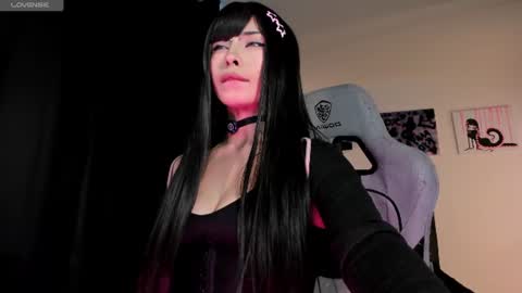 Snapshot of satanbabee_ chatting on June 30, 10:33 pm im expecting 300 thumbs up on my altar online show from June 30, 10:33 pm
