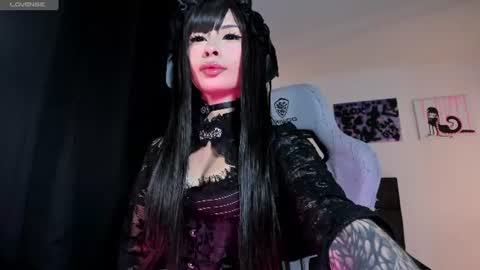 Snapshot of satanbabee_ chatting on July 13, 12:57 am im expecting 300 thumbs up on my altar online show from July 13, 12:57 am