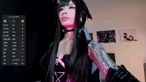 Snapshot of satanbabee_ chatting on July 18, 12:37 am im expecting 300 thumbs up on my altar online show from July 18, 12:37 am