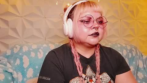 Gina George online show from May 15, 11:01 pm