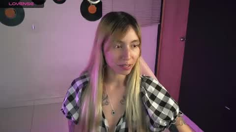 Snapshot of saucy_jenn1 chatting on June 14, 3:52 am I AM JENN online show from June 14, 3:52 am