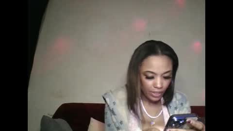 Snapshot of saucy_shanice chatting on April 20, 11:50 pm Shaniiice online show from April 20, 11:50 pm