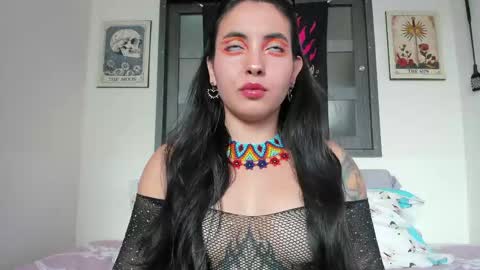Snapshot of saucy_zaren chatting on April 23, 9:39 pm Zaren online show from April 23, 9:39 pm