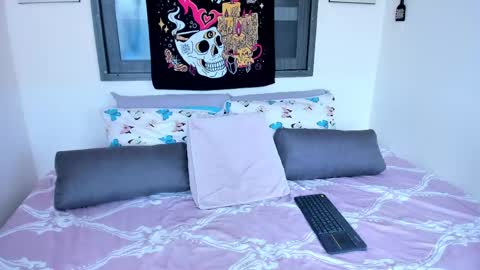 Snapshot of saucy_zaren chatting on April 28, 8:03 pm Zaren online show from April 28, 8:03 pm
