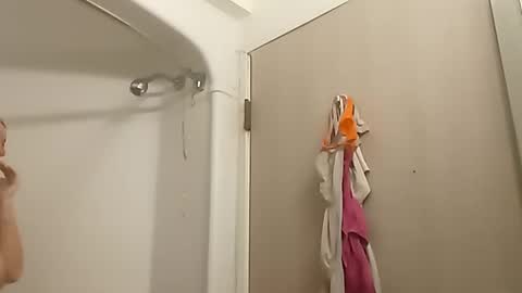 Snapshot of saucybear666 chatting on January 19, 12:49 am SnowBunny online show from January 19, 12:49 am