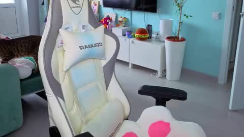 Ariel online show from April 6, 3:15 am