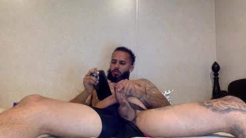 Snapshot of savagebullxxx chatting on April 26, 2:42 am savagebullxxx online show from April 26, 2:42 am