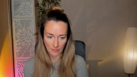 save the qween online show from February 25, 7:18 am