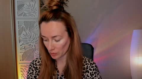 Snapshot of save_the_qween chatting on April 30, 10:21 am save the qween online show from April 30, 10:21 am