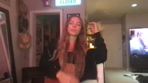 Snapshot of savxoxoxo chatting on December 2, 4:07 am Savxoxoxo online show from December 2, 4:07 am