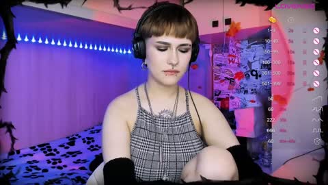 pronoun she. name Mary. age 21. online show from December 8, 7:37 am