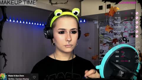 pronoun she. name Mary. age 21. online show from December 15, 11:09 pm