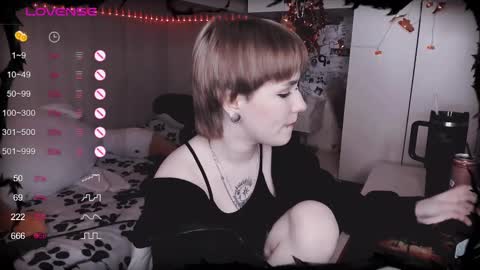 pronoun she. name Mary. age 21. online show from February 16, 9:27 pm