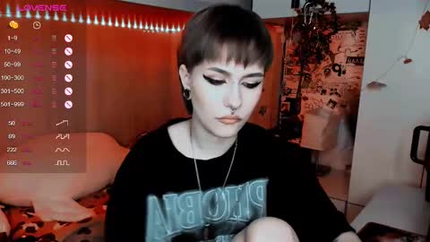 pronoun she. name Mary. age 21. online show from February 19, 8:52 pm