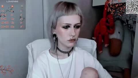 pronoun she. name Mary. age 21. online show from November 15, 11:51 am