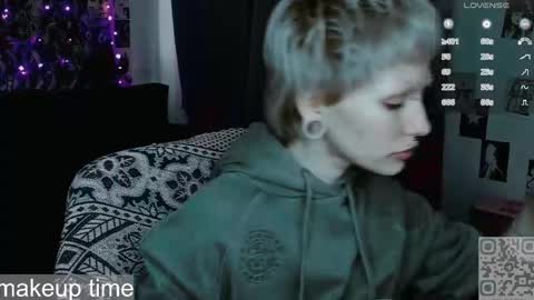 pronoun she. name Mary. age 21. online show from May 10, 2:55 pm