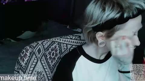 pronoun she. name Mary. age 21. online show from May 11, 4:59 pm