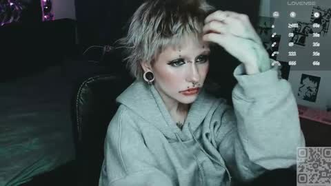 pronoun she. name Mary. age 21. online show from May 13, 7:00 pm