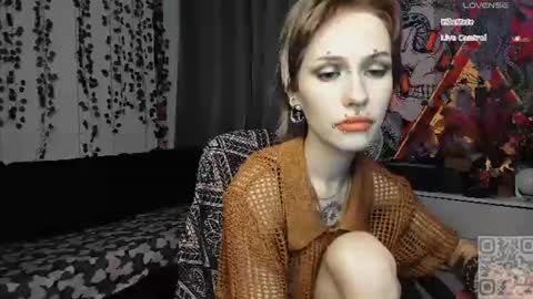 pronoun she. name Mary. age 21. online show from July 3, 7:53 pm