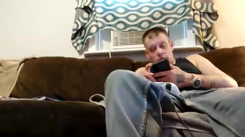 Snapshot of sayhi2mylilguy chatting on February 25, 9:24 pm sayhi2mylilguy online show from February 25, 9:24 pm