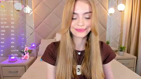 Snapshot of sayl0r_moon chatting on March 11, 12:00 am Kira GMT 7 Mon Thu-Sun 0800am-0200pm online show from March 11, 12:00 am