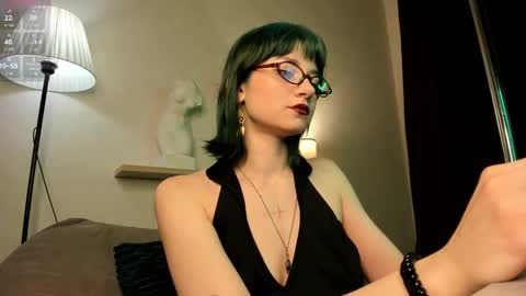 Snapshot of scarle_whisper chatting on February 20, 1:35 am Emmy online show from February 20, 1:35 am