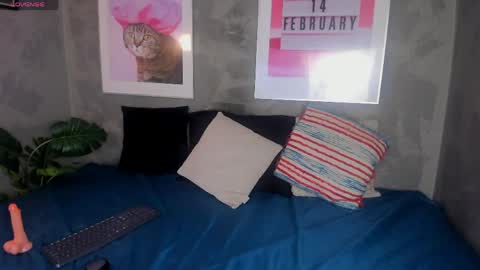 Snapshot of scarleet_dh chatting on May 15, 8:27 pm scarlet online show from May 15, 8:27 pm