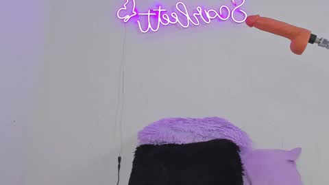 Snapshot of scarleett_jones chatting on March 6, 4:08 am scarleett jones online show from March 6, 4:08 am