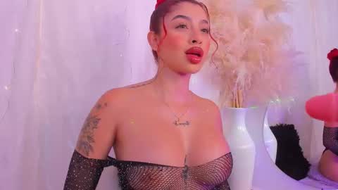 Snapshot of scarleett_jones chatting on November 27, 9:39 pm scarleett jones online show from November 27, 9:39 pm