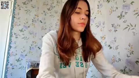 Snapshot of scarlet1flowers chatting on October 4, 8:12 am Kira online show from October 4, 8:12 am