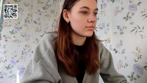 Snapshot of scarlet1flowers chatting on October 25, 8:22 am Kira online show from October 25, 8:22 am