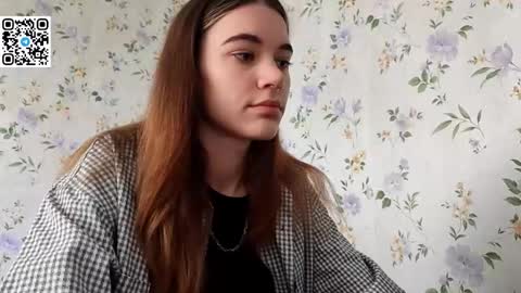 Snapshot of scarlet1flowers chatting on October 26, 9:26 am Kira online show from October 26, 9:26 am