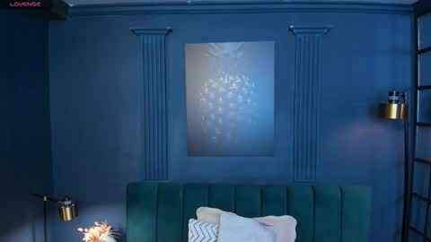 Scarlet Edwars online show from December 21, 6:04 pm