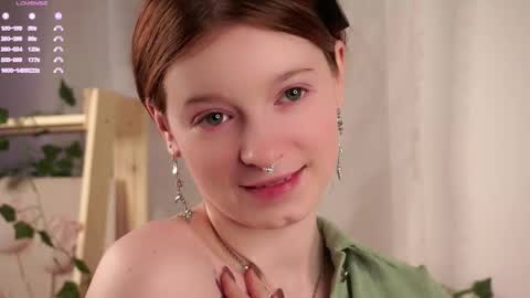 Snapshot of scarlet_fever10 chatting on November 18, 12:42 pm scarlet_fever10 online show from November 18, 12:42 pm